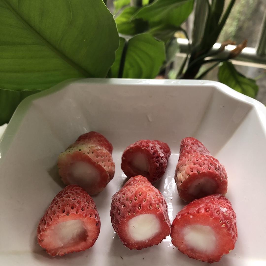 草莓冻酸奶