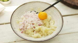 厨艺小白假装有好手艺的土豆泥沙拉的做法 步骤3