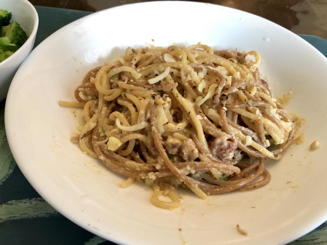 超简单的奶汁培根意面Carbonara