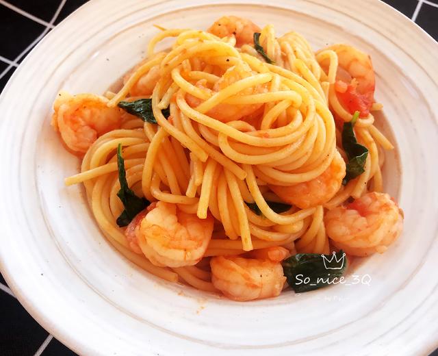 白葡萄酒烩虾仁番茄意面的做法