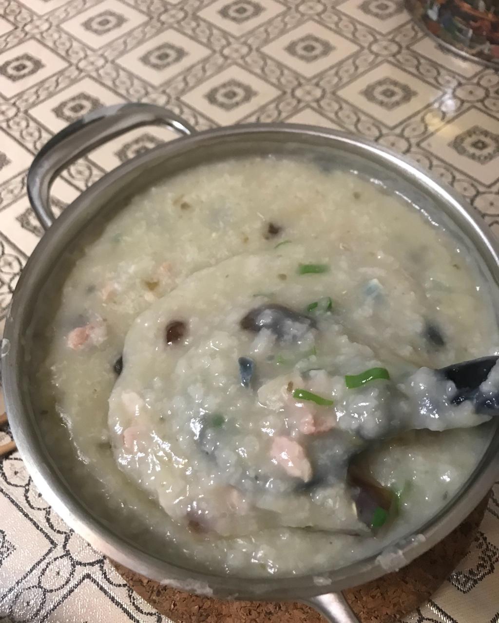 电饭煲版皮蛋瘦肉粥