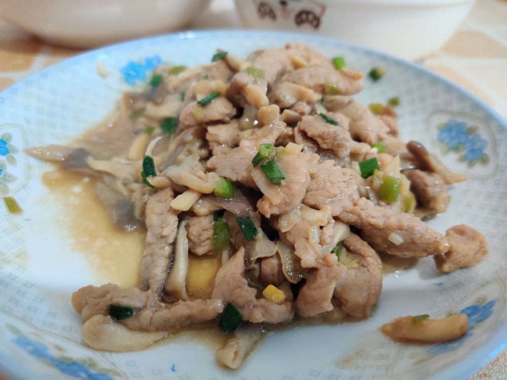 青椒肉丝炒平菇