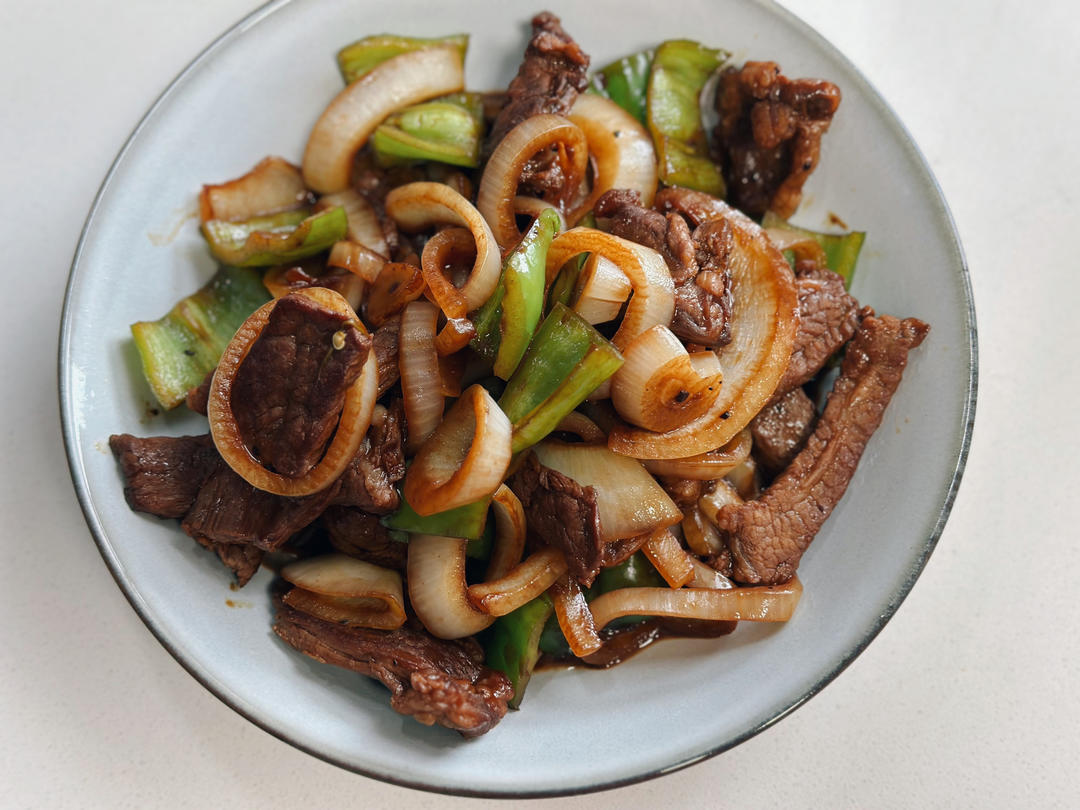 老少皆宜的一道“青椒洋葱爆炒牛肉”