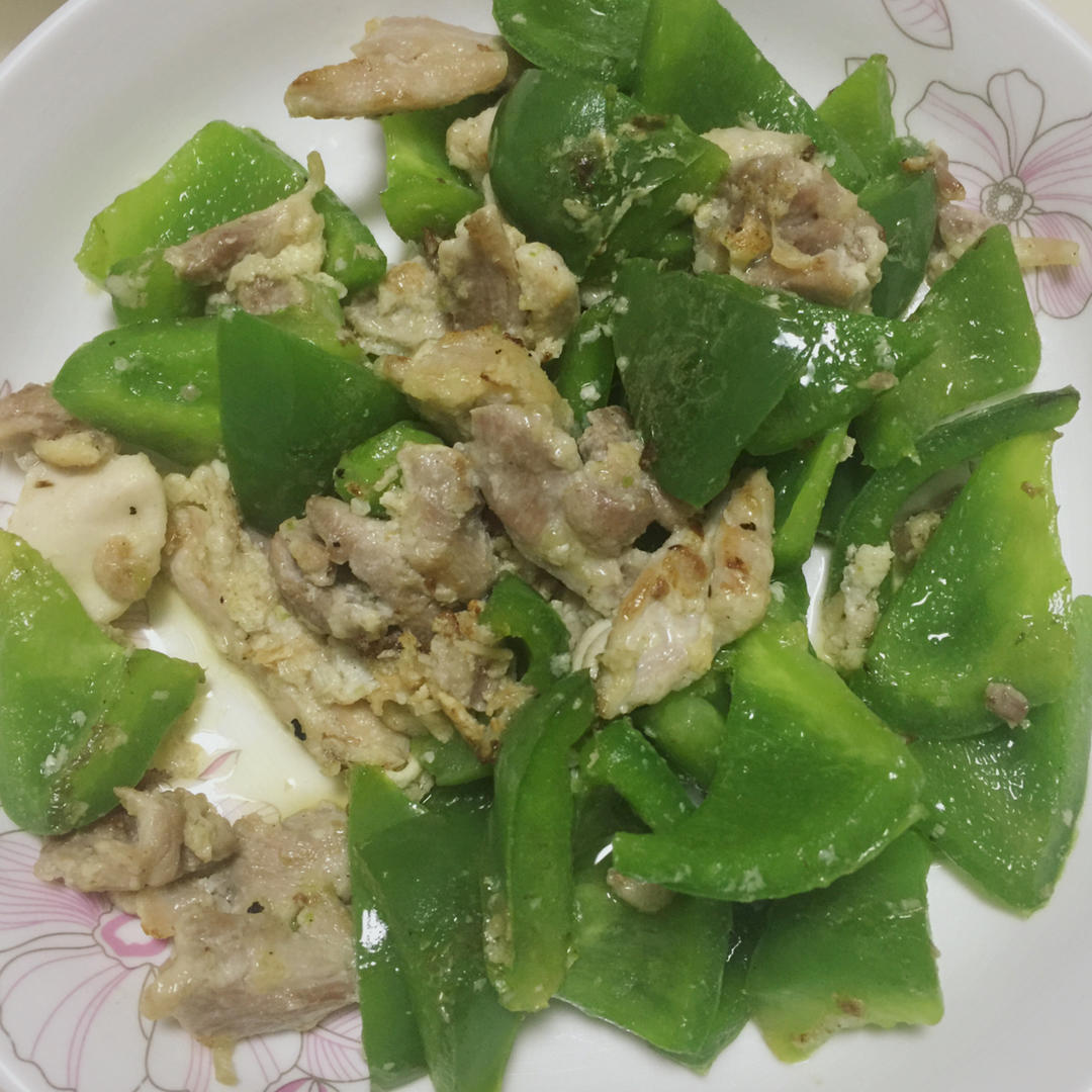 把鸡肉炒的嫩嫩的：青椒溜鸡片