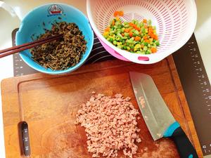 梅干菜香肠腊肉什锦包子（无葱版）的做法 步骤2