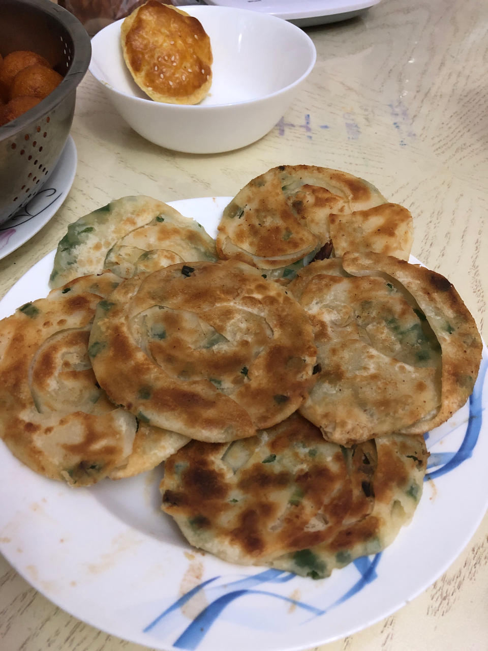 【饺子皮葱油饼】