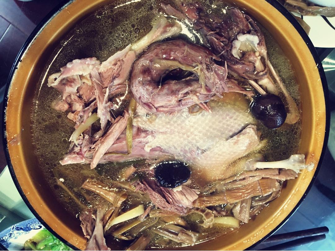 笋干老鸭煲
