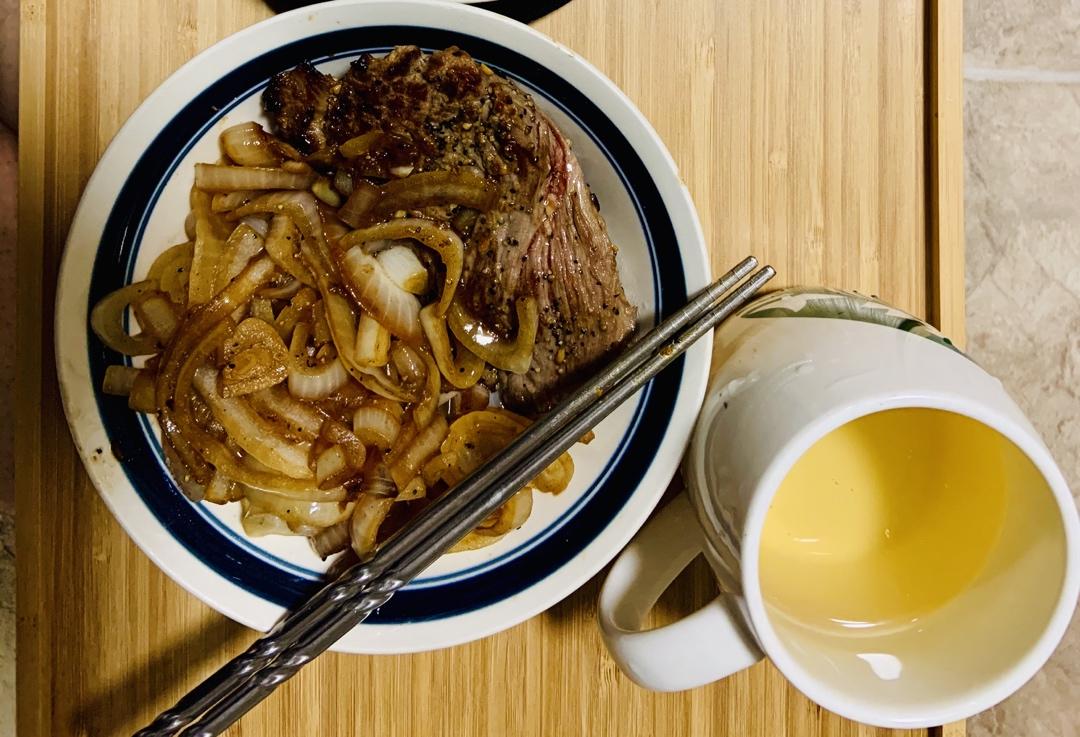 洋葱煎牛排