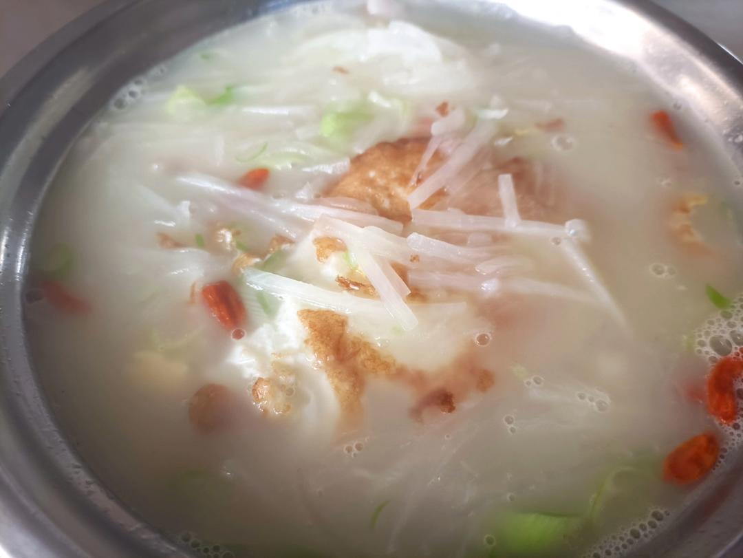 适合宝宝秋天喝的汤·煎蛋白萝卜汤