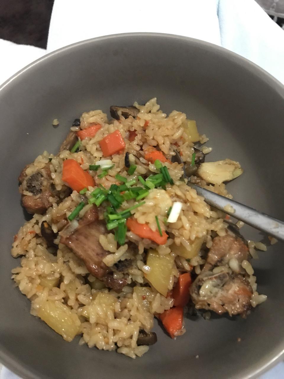 喷香排骨焖饭（爆好吃）