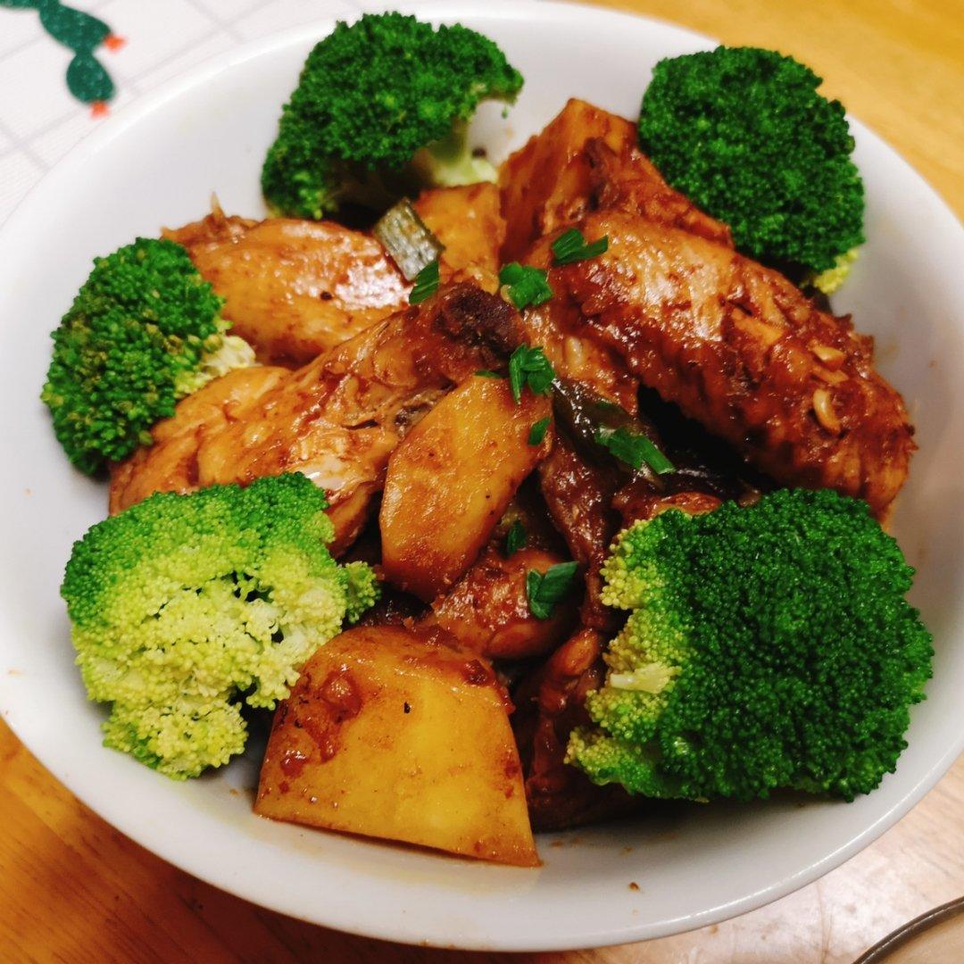 鸡肉土豆炖蘑菇