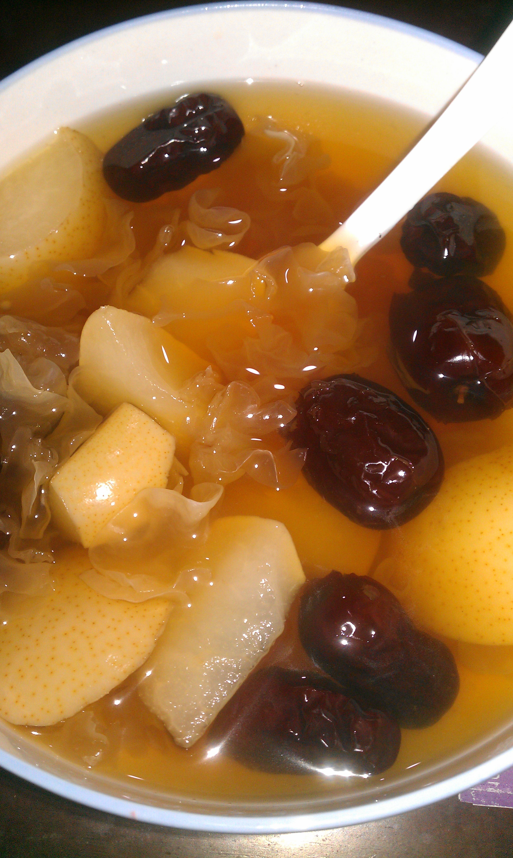 昱mama做的雪梨银耳红枣汤