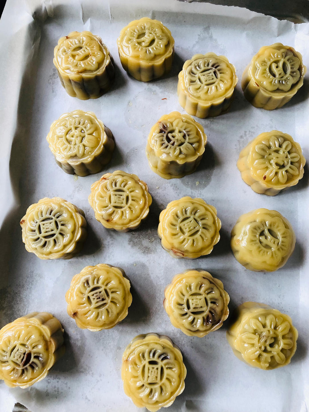 广式月饼——蛋黄莲蓉月饼