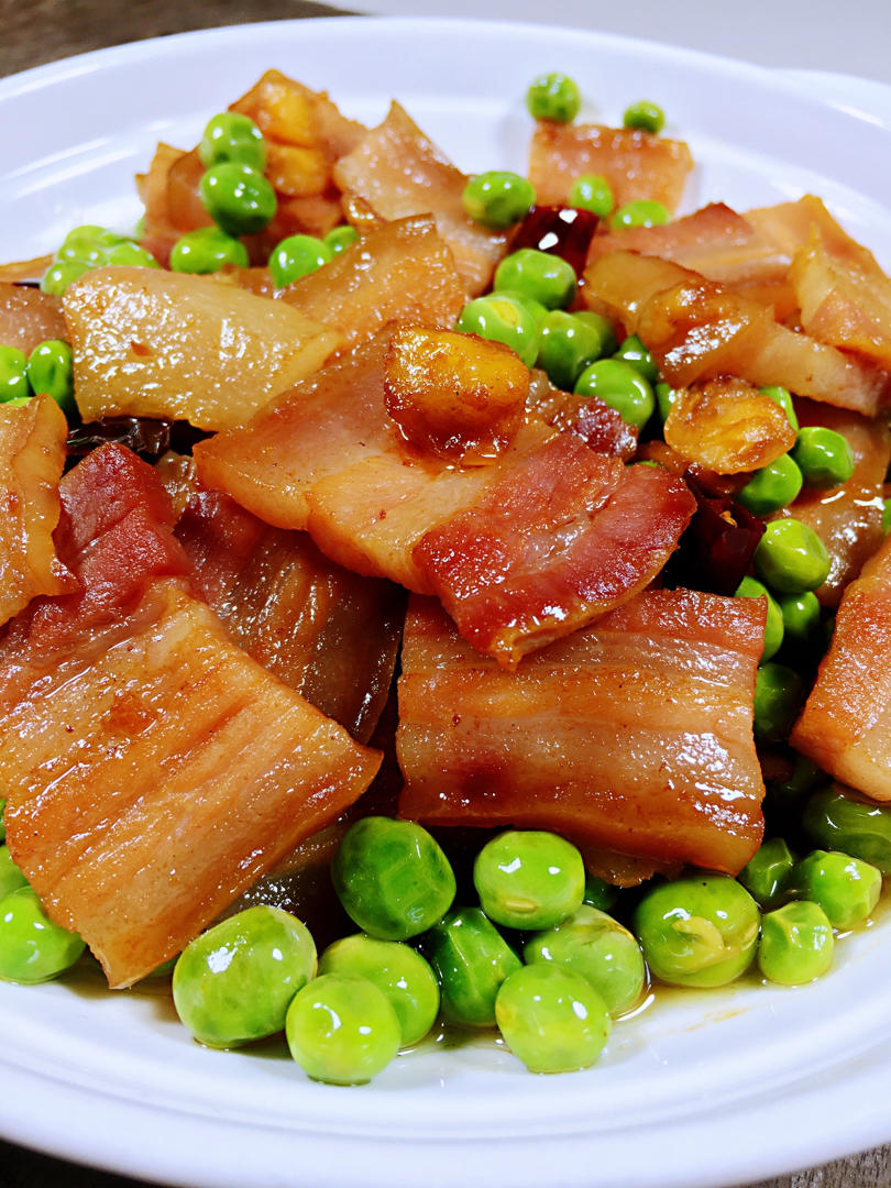 我就胖着玩玩做的家常菜蒜苗炒腊肉