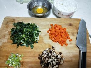 香菇青菜炒饭的做法 步骤1