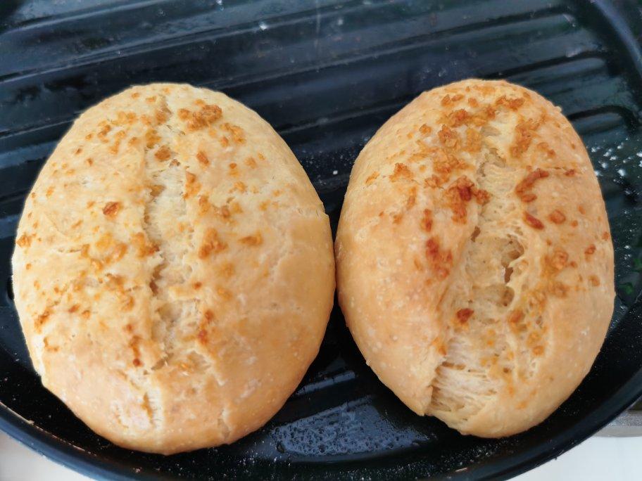 咸香柔和-超软燕麦香蒜面包