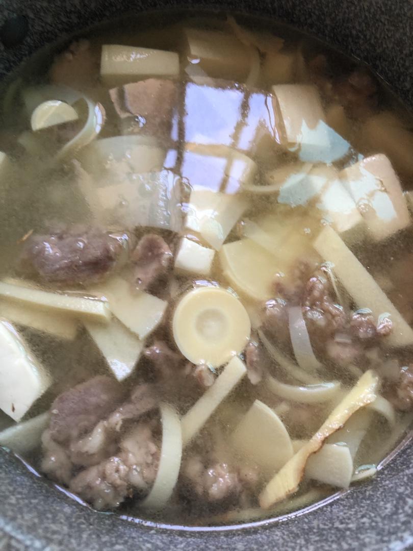 2020-05-16 18:35:20赞酸笋肉片汤酸笋,猪肉(或牛肉