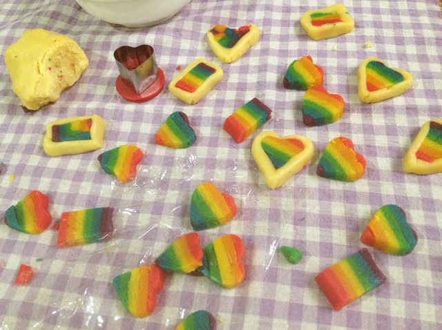 绝对惊呆所有人的彩虹心曲奇（26张超详细图步骤绝对良心）