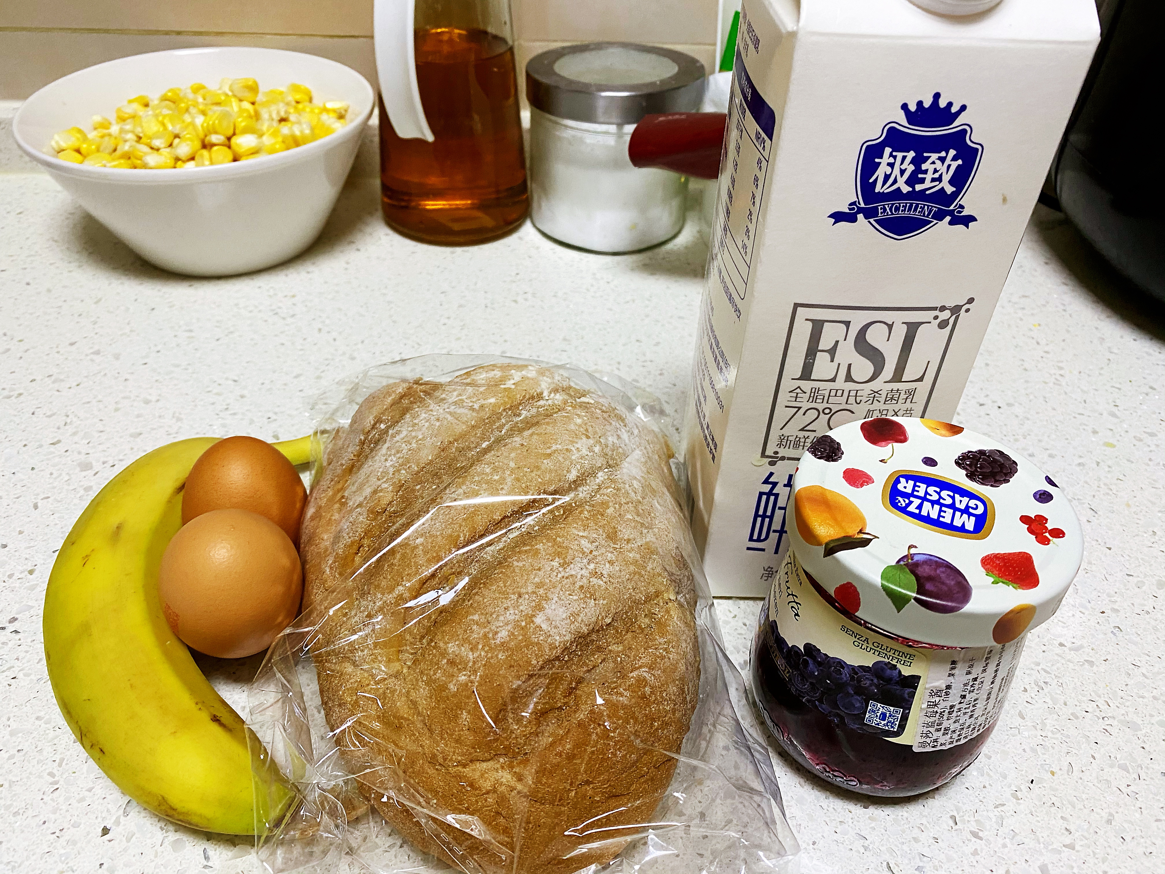 快手无敌美味健康早餐：法式蛋奶吐司的做法 步骤1
