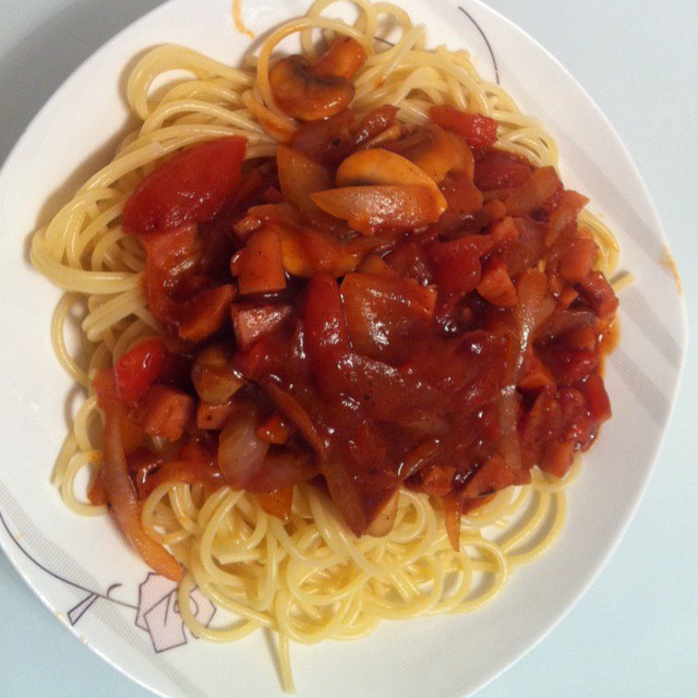 蕃茄蘑菇肉酱意大利面