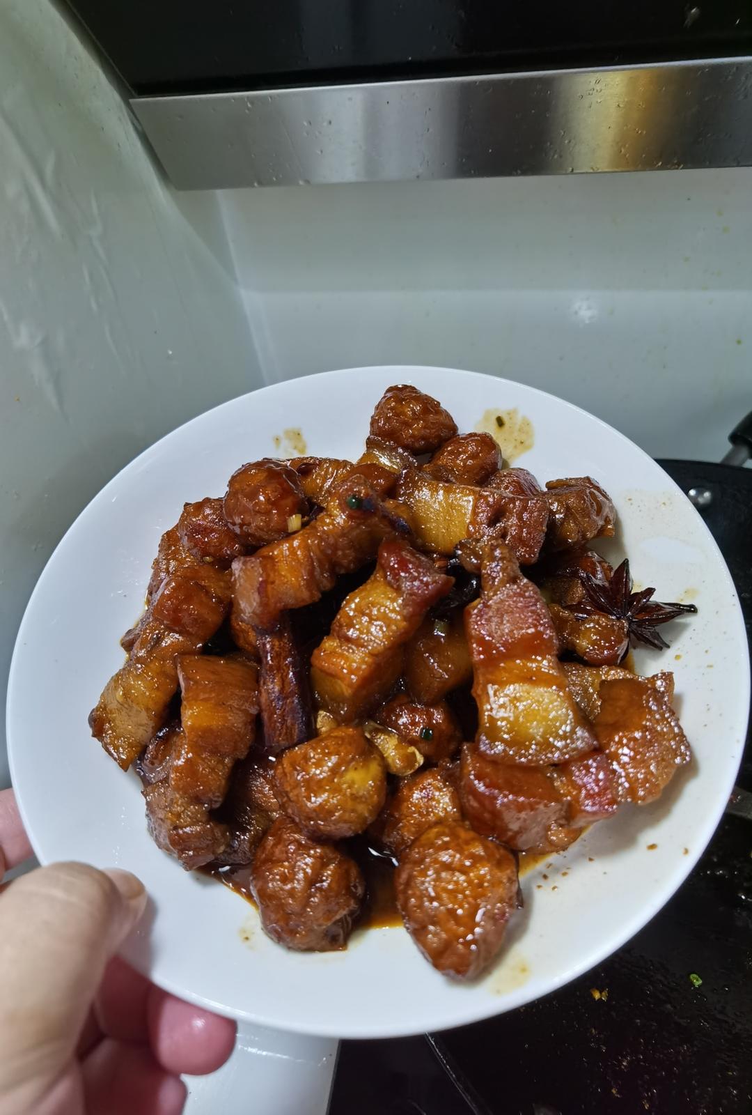 虎皮鹌鹑蛋红烧肉