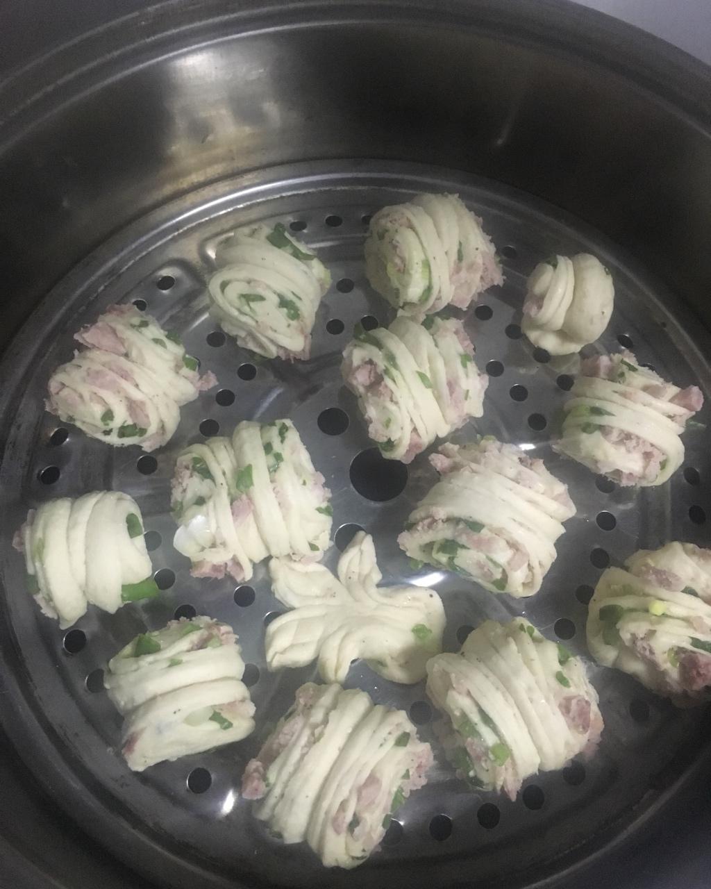 最好吃的火腿葱香花卷—附让葱不变黄的小窍门