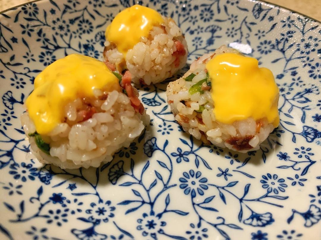 金枪鱼饭团
