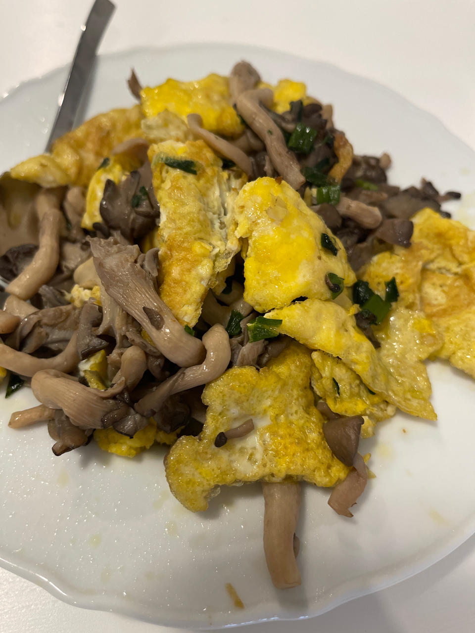一勺油一勺盐做出超级鲜美的平菇炒鸡蛋