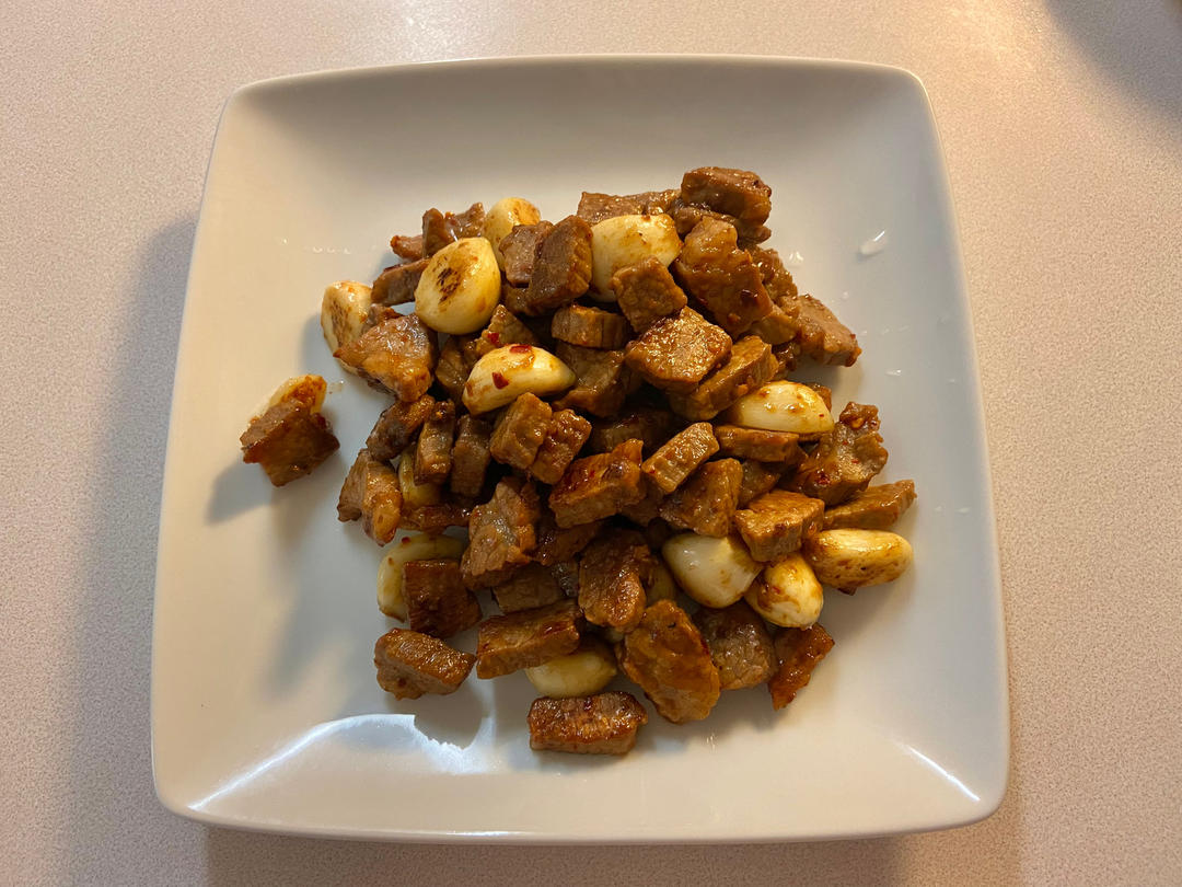 好吃到舔盘的蒜香黑椒牛肉粒