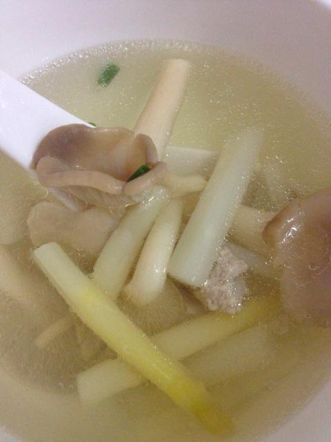 蘑菇芦笋肉末汤的做法
