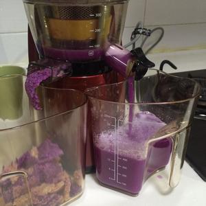 紫甘蓝梨子汁的做法 步骤3