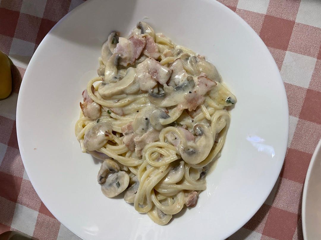 奶油蘑菇培根意大利面