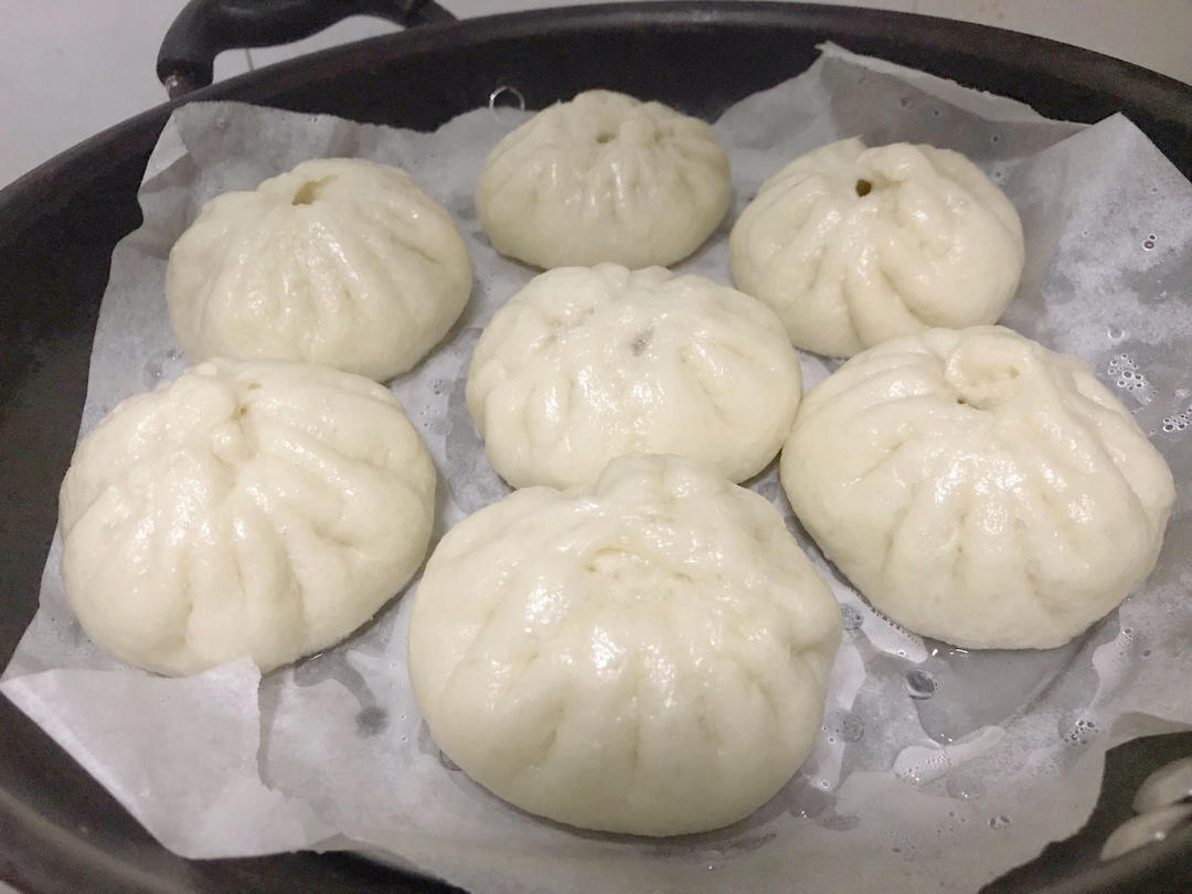 松软多汁的肉包子