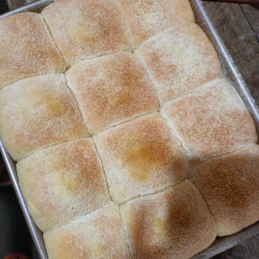 消耗淡奶油的奶油小餐包