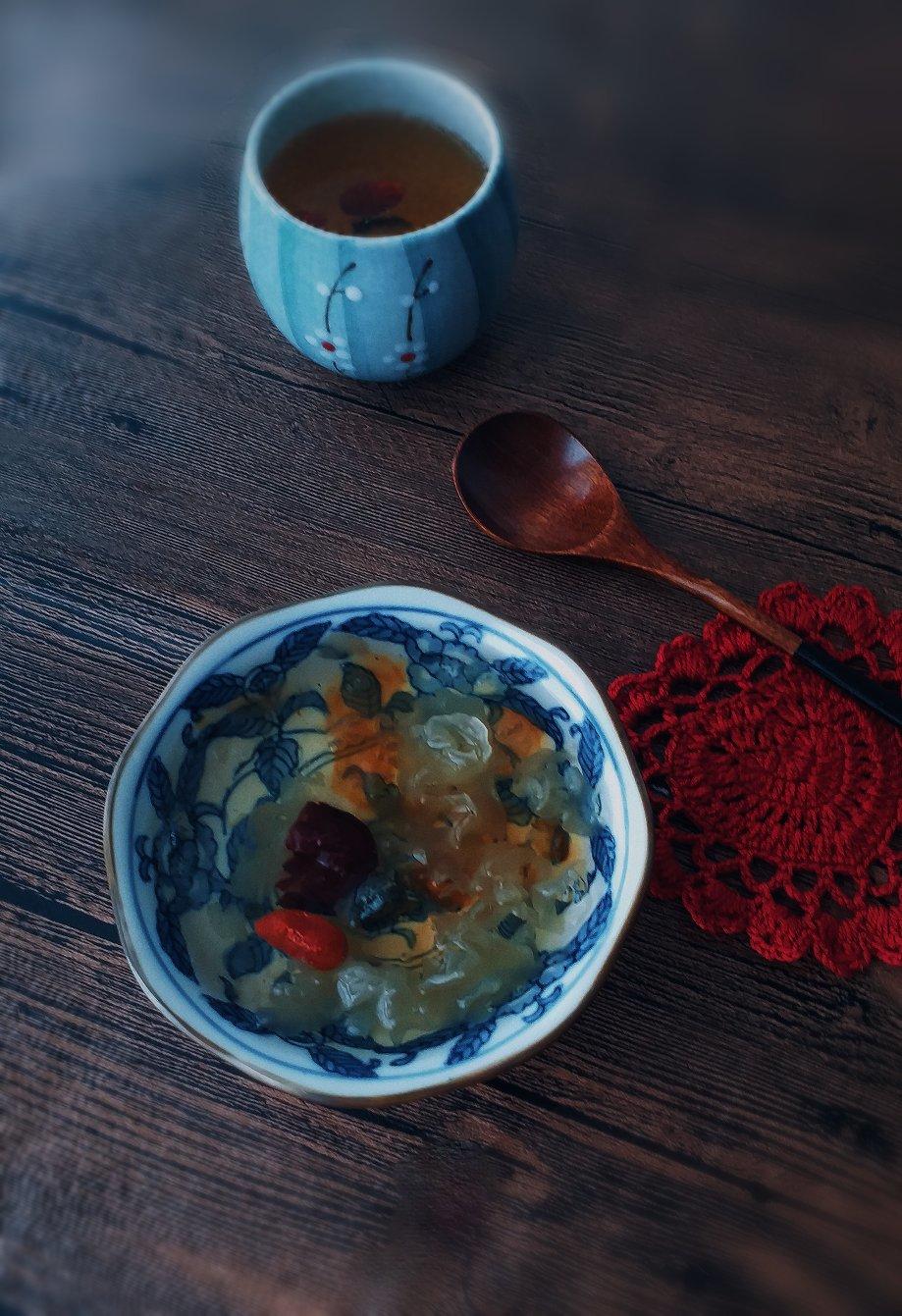 桃胶皂角米雪燕羹