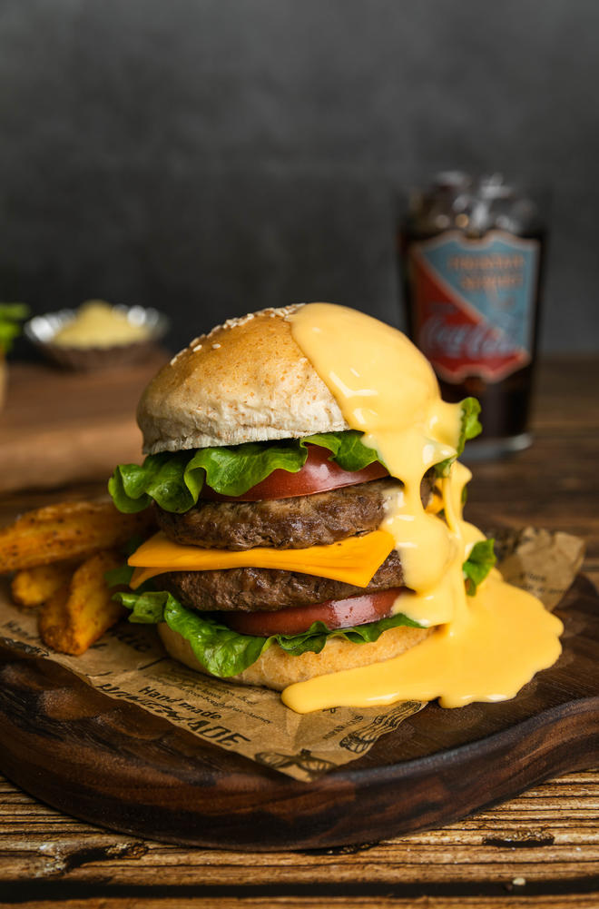 蜂蜜全麦双层牛肉汉堡🍔（附芝士瀑布做法）的做法