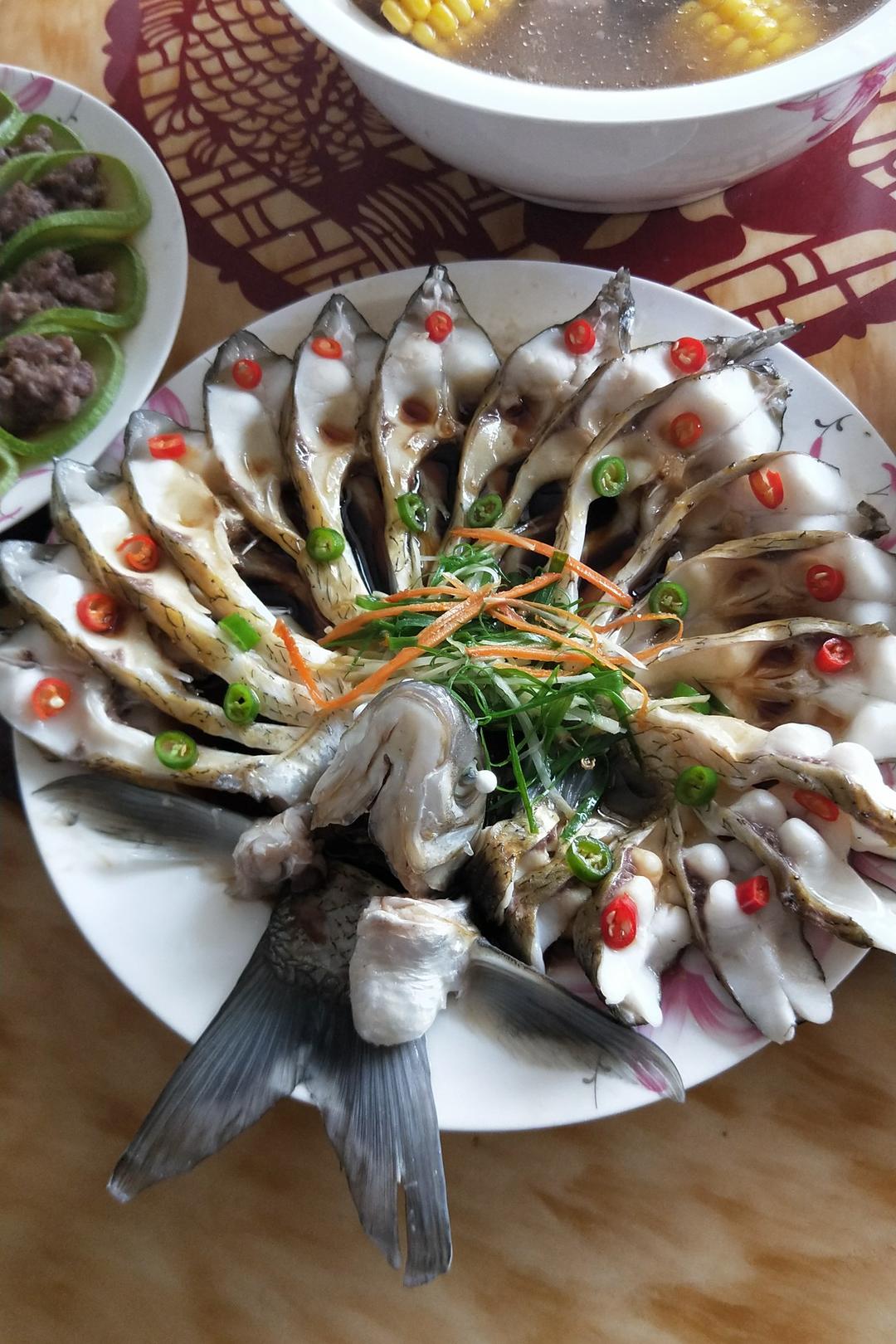 简简单单婷婷做的孔雀开屏鱼.