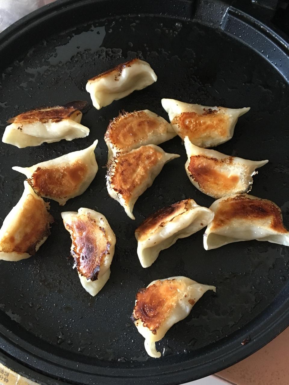 婷公子做的电饼铛水煎饺