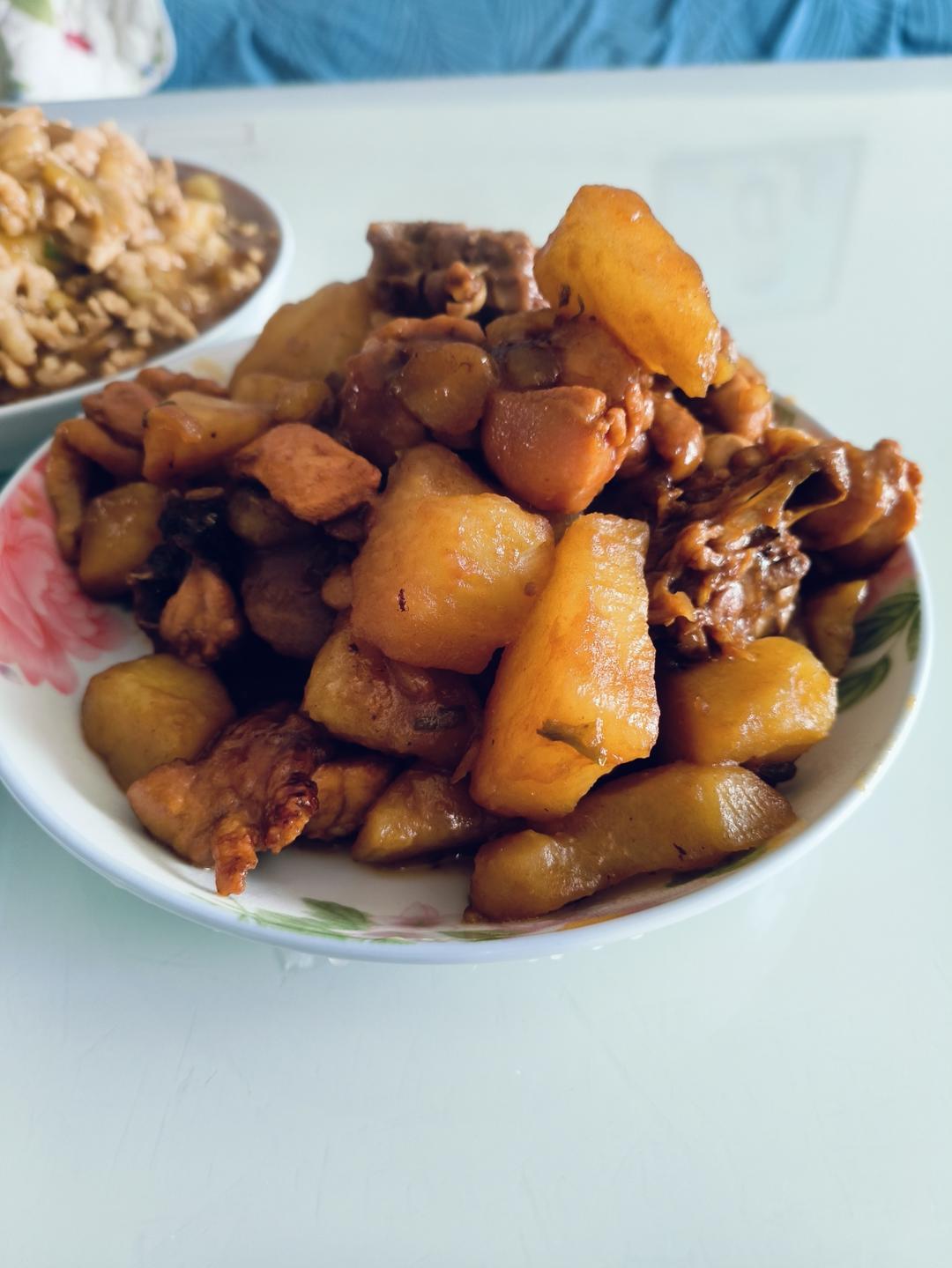 鸡腿肉炖土豆