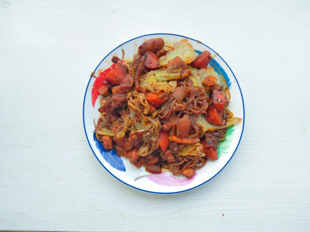 【连锅端·老坛酸菜牛肉面味道的鸡肉魔芋炒面】