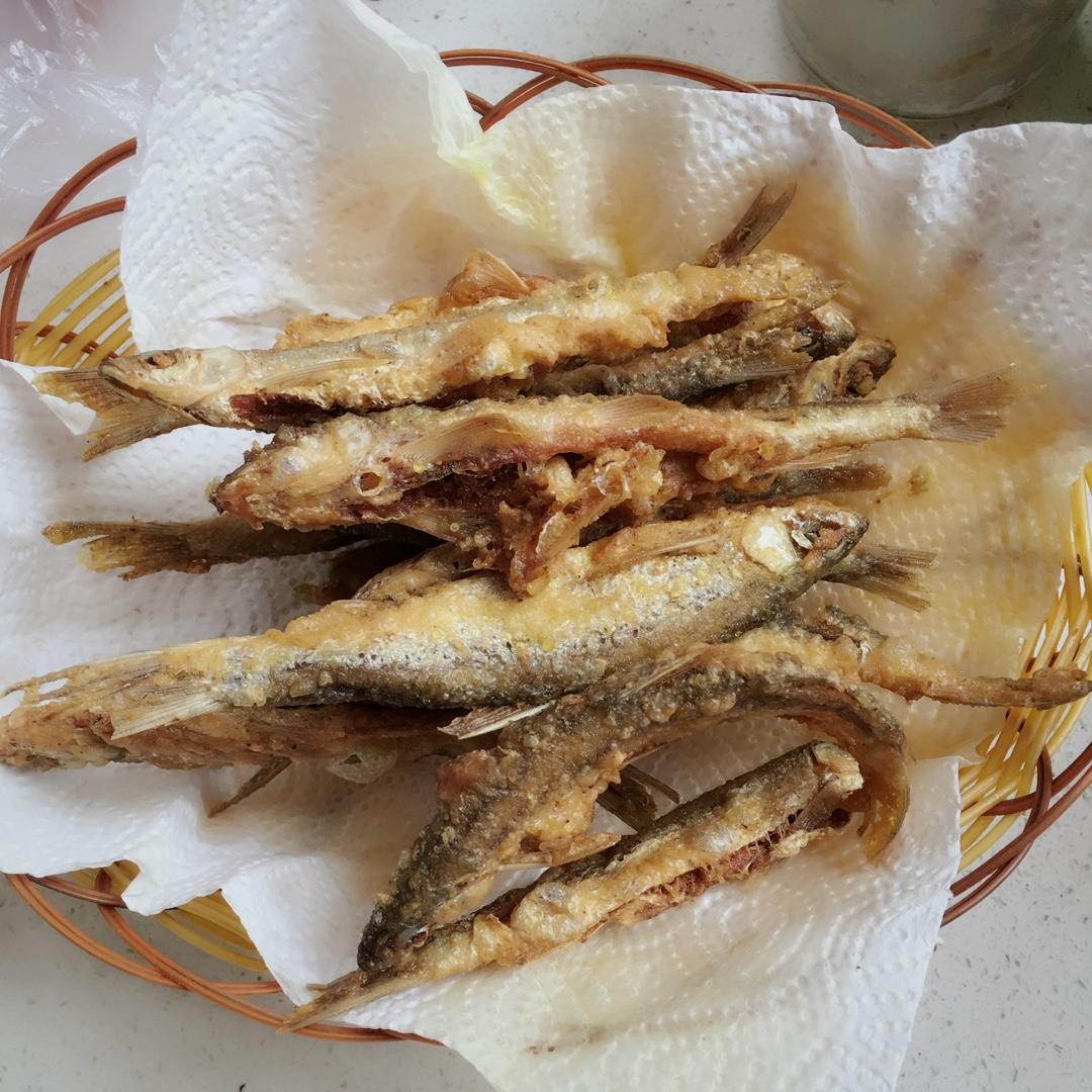 油炸野生小鱼