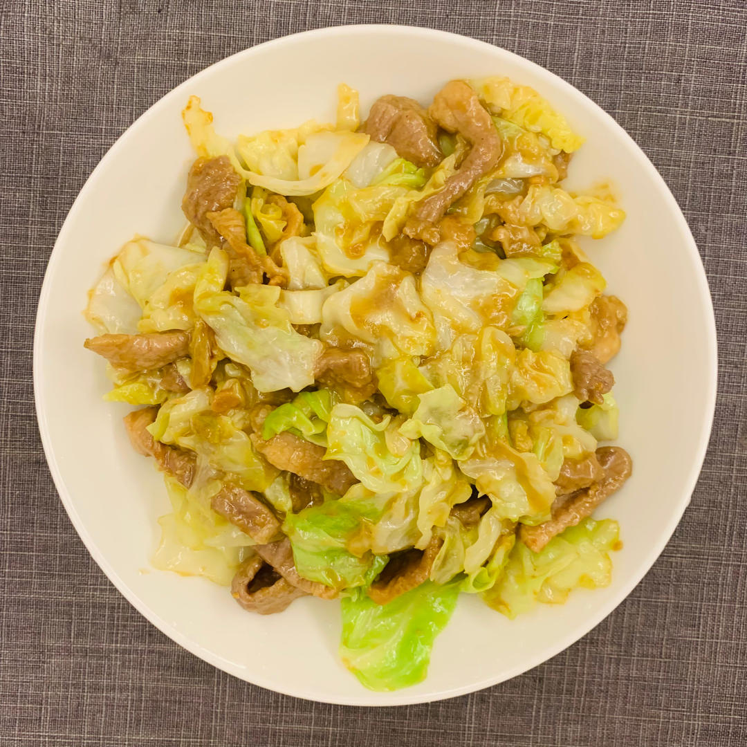 白菜炒肉（包白菜，用料少，小孩爱）