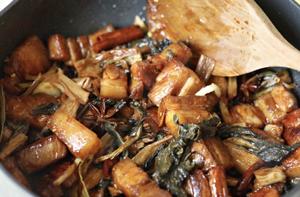 北鼎铸铁锅食谱｜梅干菜烧肉的做法 步骤16