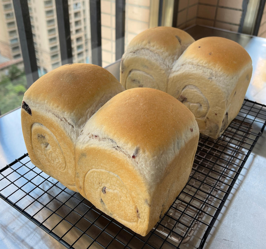 色与香同赋的玫瑰吐司