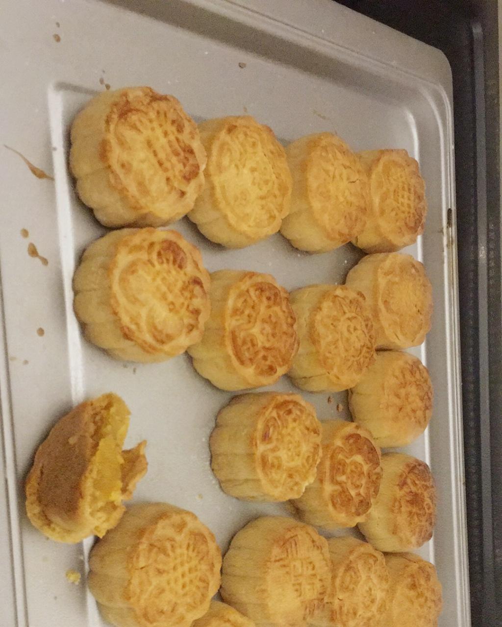 广式月饼—蛋黄莲蓉月饼