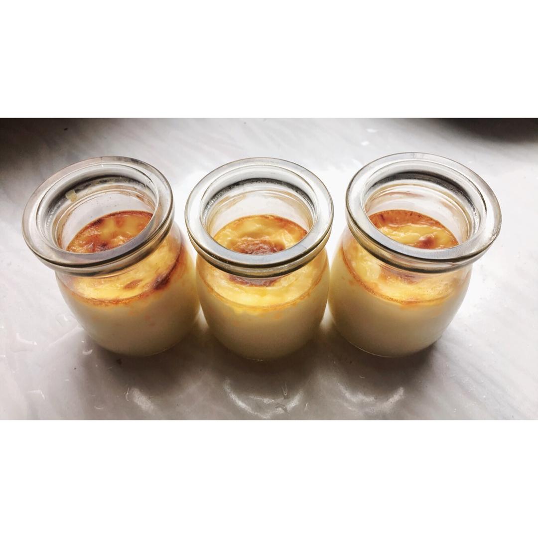 Crèmebrulée。法式烤布雷。焦糖布丁。