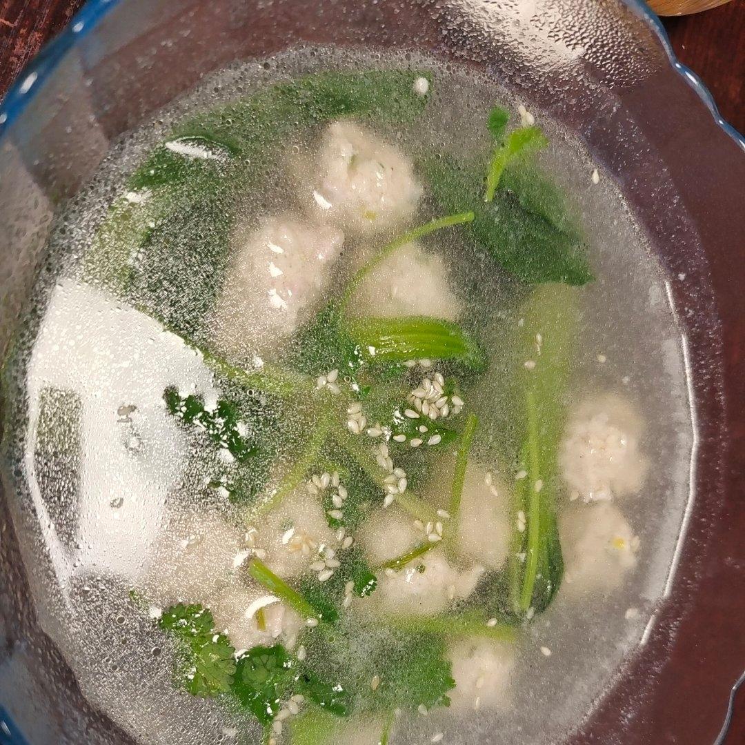 生汆丸子三鲜汤