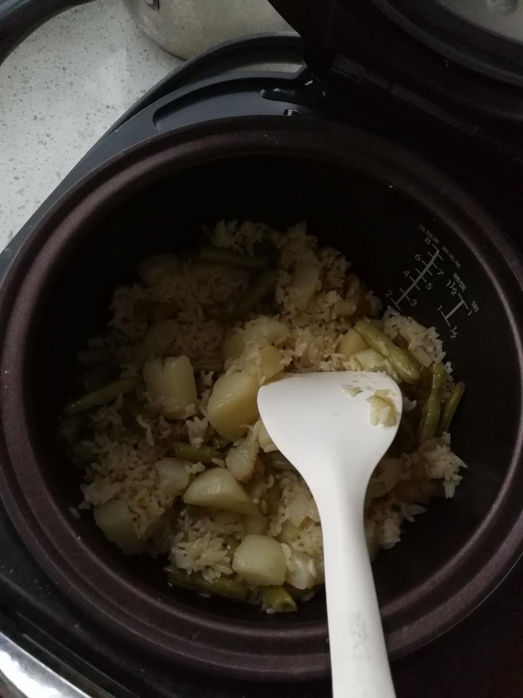 土豆四季豆闷饭