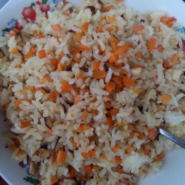 香菇胡萝卜炒饭