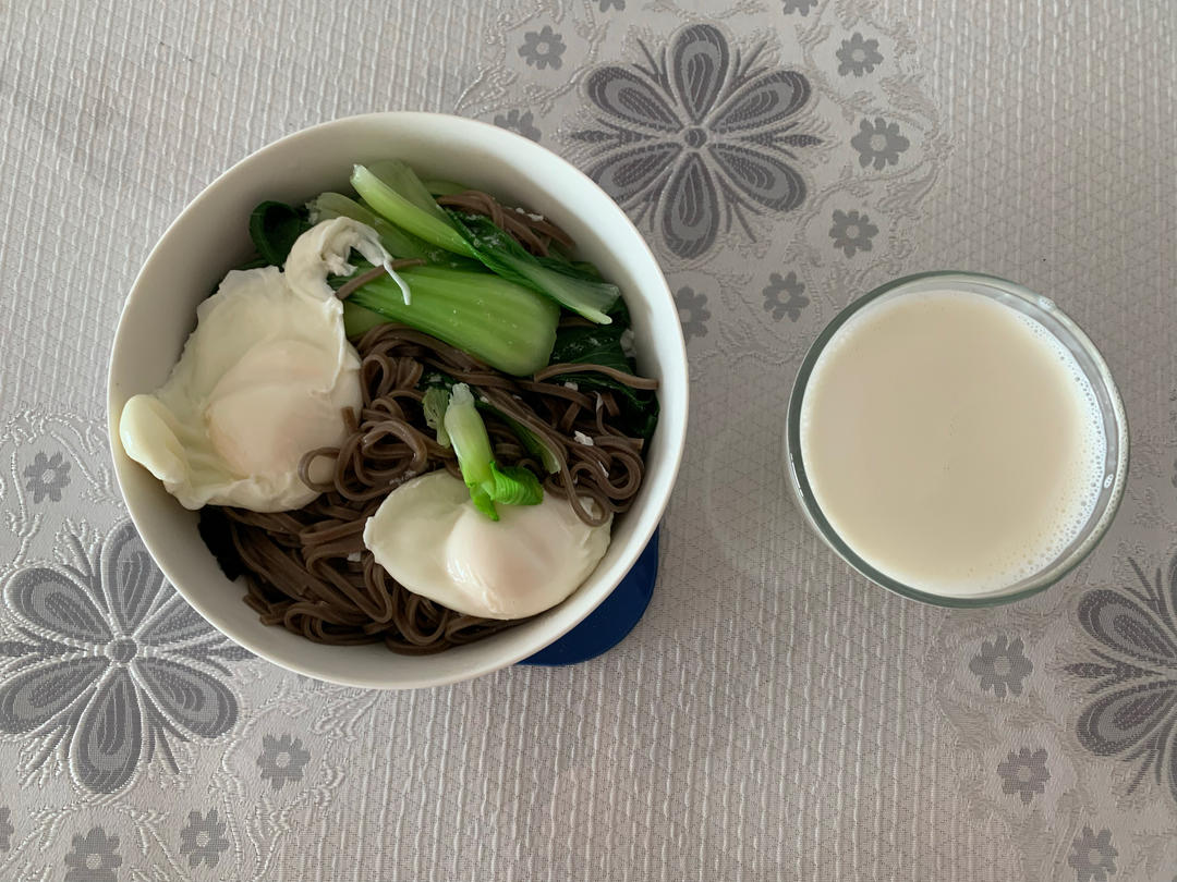 一屋，二人，三餐，四季
